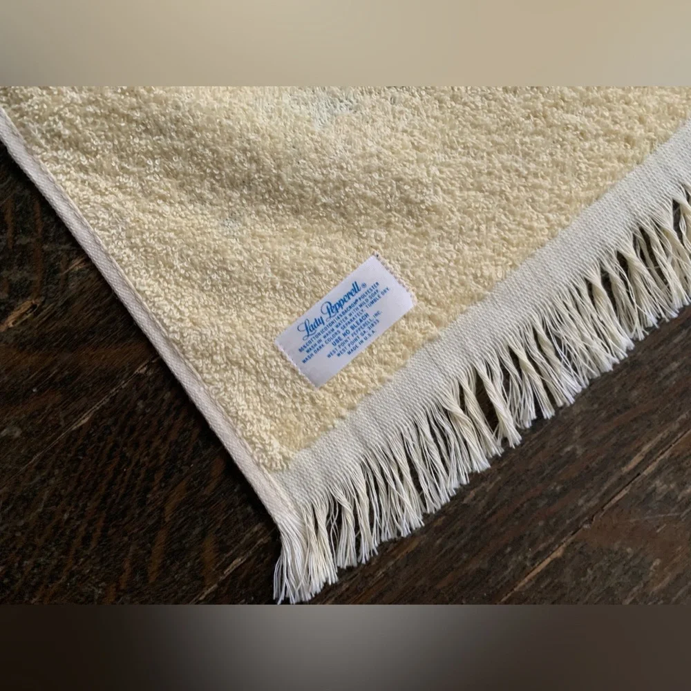 Vtg Lady Pepperell Flower Basket Floral Bath Towel 70s Grannycore Fringe